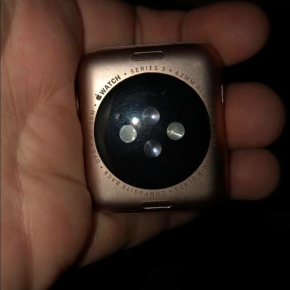 Apple Watch series 3 GPS ONLY 42mm - Picture 2 of 4